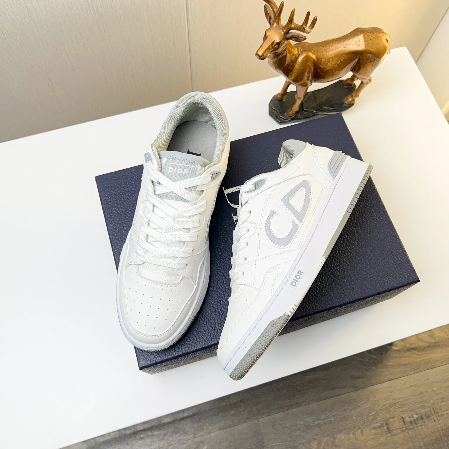 Men's Men's Shoes 💰420 [New Style] 🦩🦩Dior - Low-top sneakers 2025 spring men's collection new arrivals [Celebrate][Celebrate][Celebrate], reinterpret the basketball shoe design and become a classic Dior item [strong][strong][strong], carefully crafted in black and cream white smooth cowhide, paired with beige suede, showing leather on the side The CD logo, tongue, sole and back side are decorated with various distinctive details to enhance the style[666][666], while eyelet details, topstitching and rubber panels highlight the dynamic charm of its athletic style[strong][strong][strong]. It has a two-color rubber sole, which can be matched with various clothing to create a refined look. Size: 38 to 44 (45 can be customized